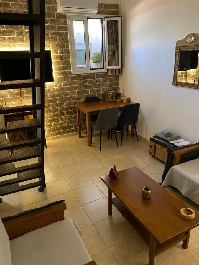 Small Cosy House Lavrion Apartment Exterior photo